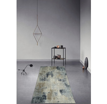 Tapis moderne dans une pièce lumineuse avec un décor minimaliste