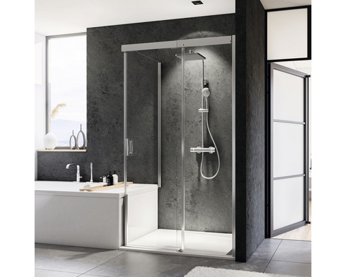 Salle de bains avec cabine de douche, baignoire et lavabo