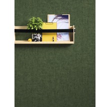 Étagère murale avec plante, bloc-notes et photo