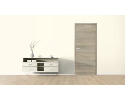 Intérieur avec commode et porte en bois