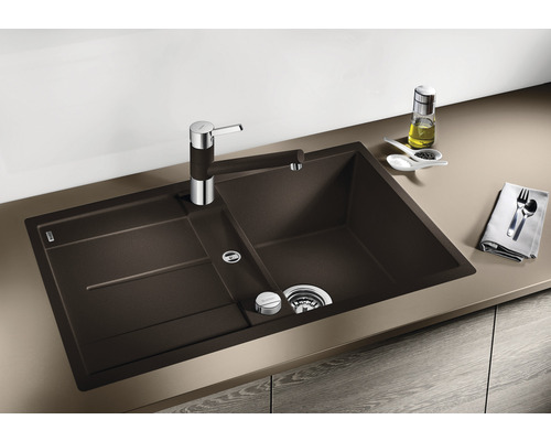 Évier avec égouttoir et robinet