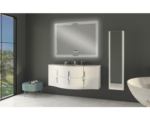 Modernes Badezimmer mit beleuchtetem Spiegel, Waschtischunterschrank, Hochschrank und Hocker