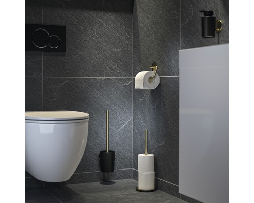 Salle de bain moderne avec toilettes, brosse de toilette et porte-papier toilette