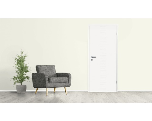 Scène d''intérieur avec porte, fauteuil et plante d''intérieur