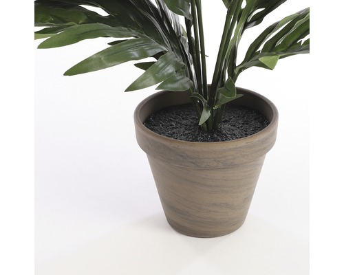 Plante artificielle en pot