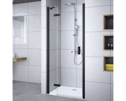 Salle de bains avec cabine de douche à cadre noir et ensemble de douche