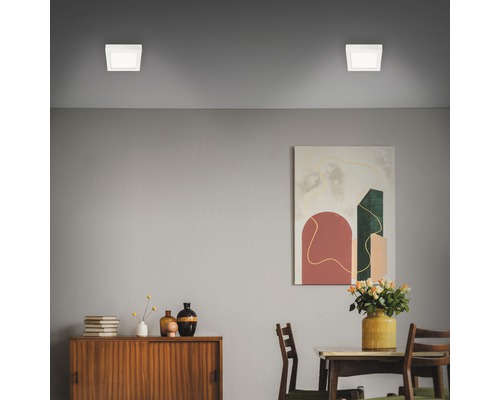 Plafonnier LED 12W 1000 lm 4000 K blanc neutre carré blanc 170x170 mm 230V Salon avec deux plafonniers carrés, commode, table à manger et tableau