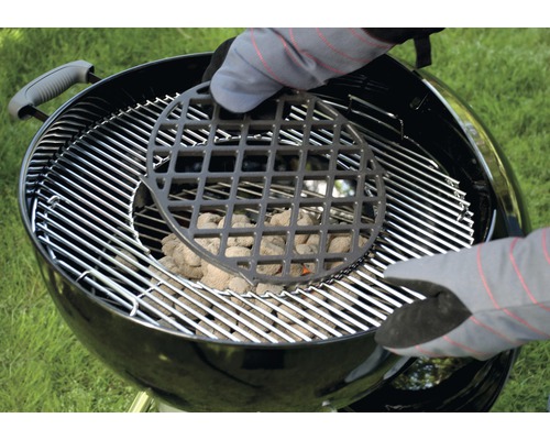 Kugelgrill mit Kohlerost und Grillkohle