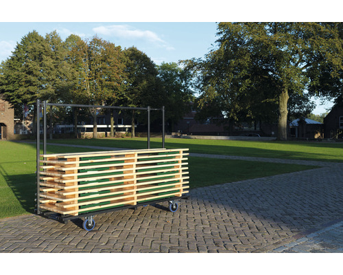 Chariot de transport avec panneaux de bois pour les besoins de construction