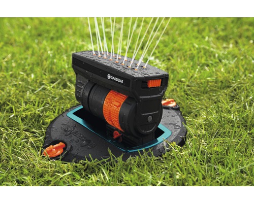 Arroseur oscillant Gardena en utilisation sur une pelouse