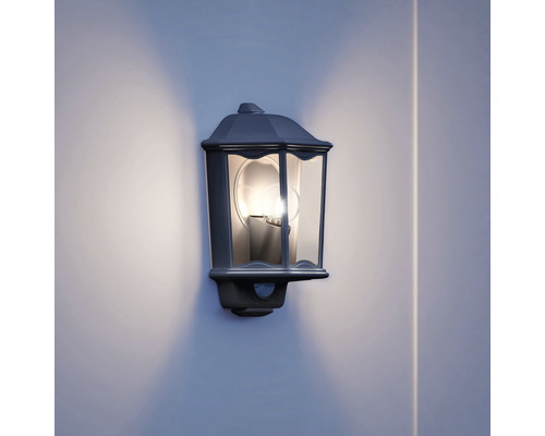 Beleuchtete Aussenwandleuchte mit Bewegungsmelder