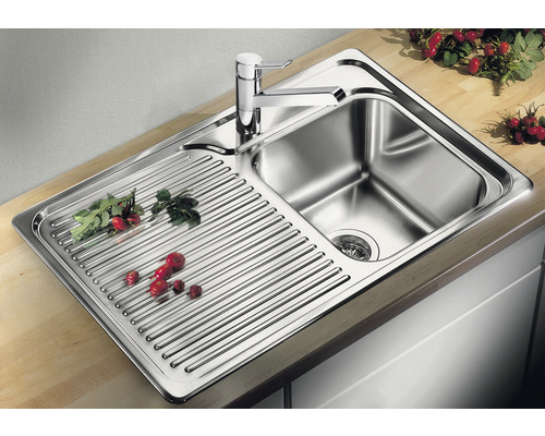 Évier en acier inoxydable avec égouttoir et robinet
