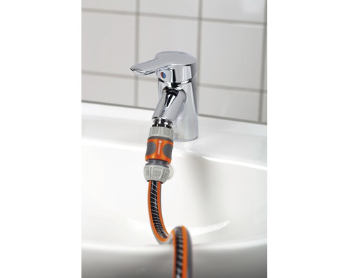 Adaptateur de robinet Gardena fixé au robinet