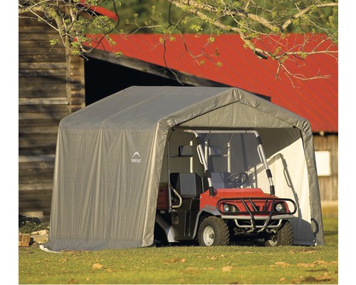 Hangar de stockage spacieux avec un petit véhicule à l''intérieur