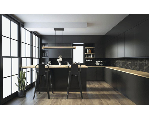 Cuisine moderne avec armoires noires, îlot de cuisine et tabourets de bar.