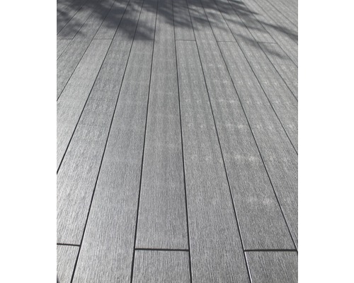 Planches de terrasse en bois grises