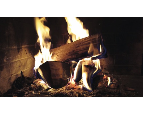 Brennendes Holz im Kamin