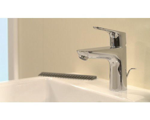 Waschtischarmatur auf einem Waschbecken