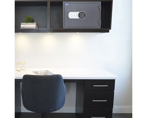 Bureau avec table, chaise et coffre-fort à combinaison numérique