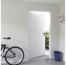 Szene mit Innentür, Fahrrad und Eimer in einem hellen Raum