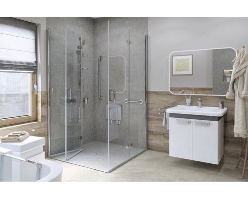 Salle de bains accessible avec douche, barres d''appui et lavabo
