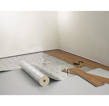 Raum mit Laminatboden, Dämmunterlage, Hammer und Klebeband