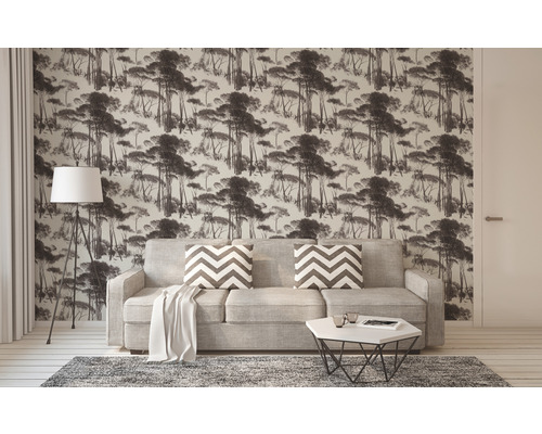 Salon avec canapé, lampadaire et papier peint à motif de forêt