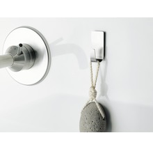 Duscharmatur und Haken mit Bimsstein