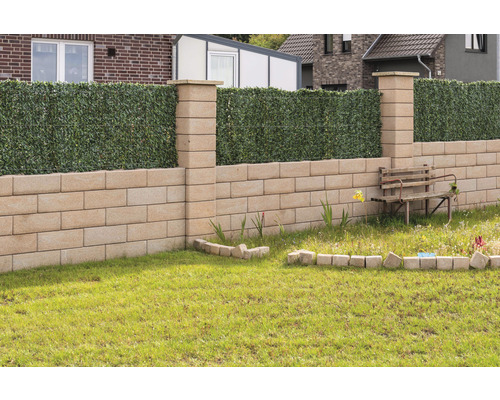 Mur de jardin avec mur de gavions et banc