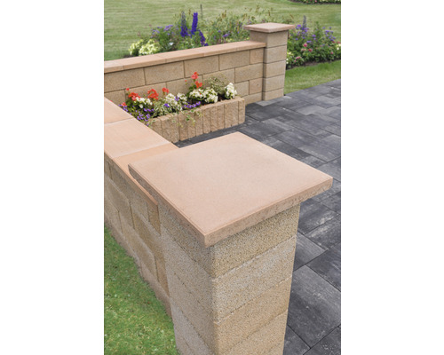 Muret de jardin en pierres de béton avec recouvrement et jardinière