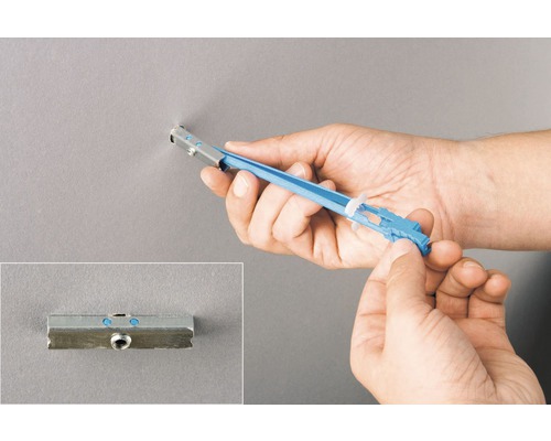 Montage d''une cheville à cadre métallique avec un outil de montage
