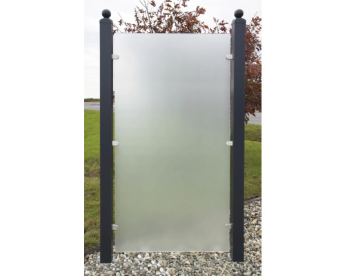 Sichtschutzwand mit Rahmen und Milchglaseinsatz