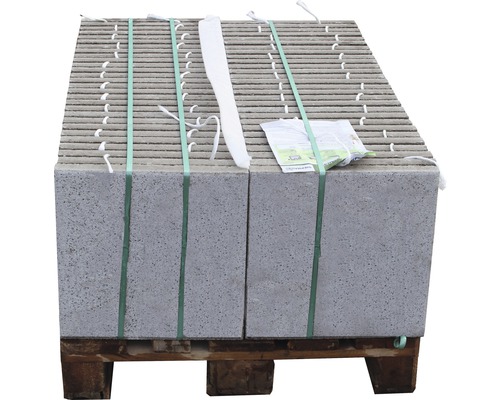 Pavés sur palette, fixés par des bandes