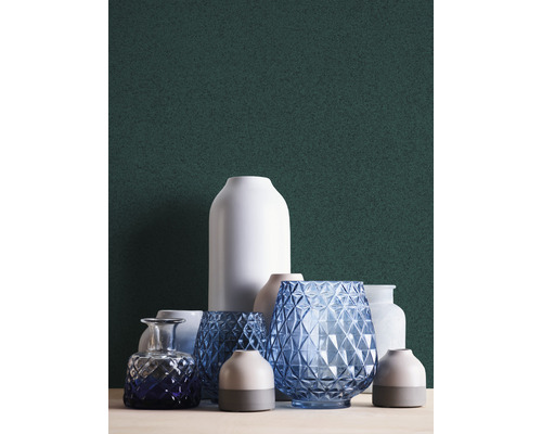 Arrangement aus Vasen aus Glas und Keramik