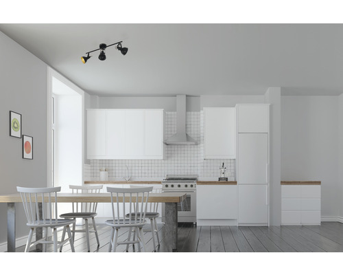 Cuisine moderne avec table à manger, chaises et plafonnier