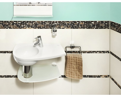 Badezimmer Waschbecken mit Handtuchhalter und Ablage