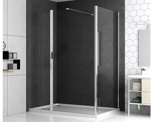 Cabine de douche avec parois en verre transparent et cadre étroit dans la salle de bain