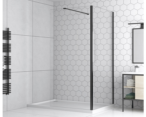 Salle de bains avec douche à l''italienne, paroi de douche, radiateur et meuble-lavabo