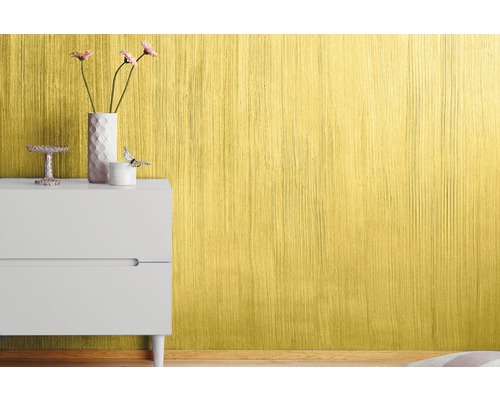 Décoration murale décorative avec de la peinture à côté d''une armoire blanche avec des tiroirs