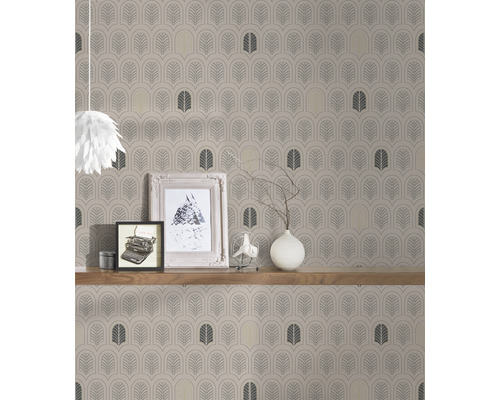 Dekorative Tapete mit stilisiertem Blattmuster im Art-Déco-Stil