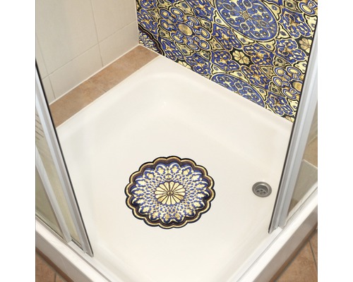 Douche avec tapis de douche et panneaux muraux de style oriental