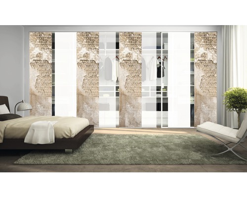 Chambre avec armoire à portes coulissantes ornée d''un motif de briques