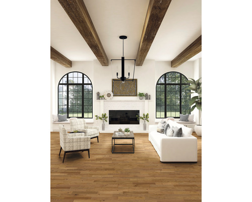 Wohnzimmer mit Holzboden, Kamin und Sitzgelegenheiten