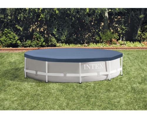 Intex Pool mit Abdeckung im Garten