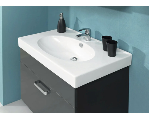 Meuble sous-lavabo avec lavabo, robinet, distributeur de savon et gobelets