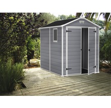 Abri de jardin avec porte double, fenêtre et ventilation sur une terrasse en bois