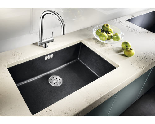 Évier de cuisine avec robinet et filtre d''évacuation