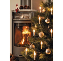 Cheminée avec feu de bois et sapin de Noël décoré