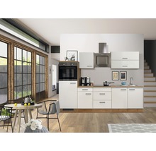 Cuisine claire avec armoires blanches et plan de travail en bois au design moderne.