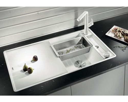 Spüle mit Abtropffläche, Schneidebrett, Edelstahlbehälter und Armatur